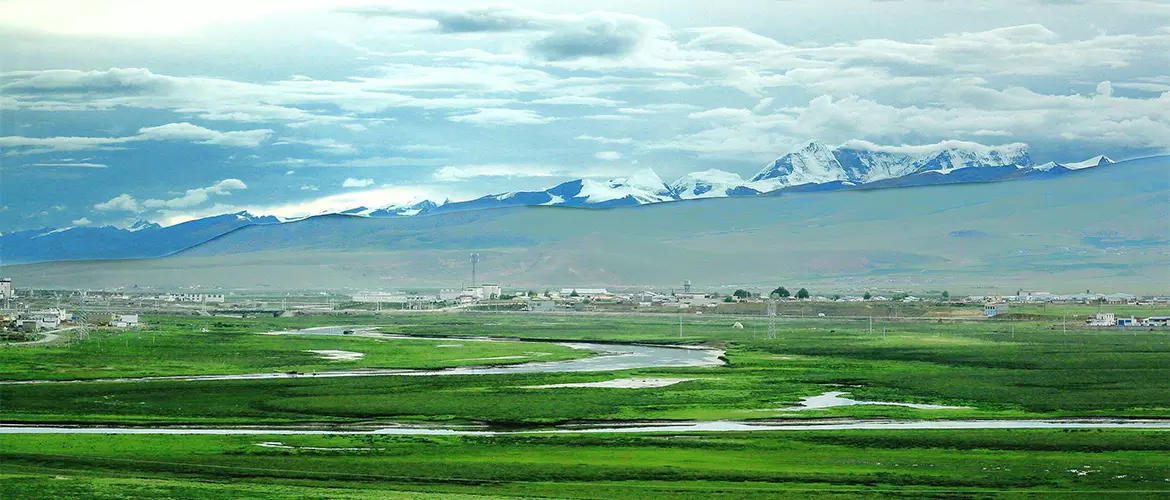 Scenery along the Qinghai-Tibet railway.