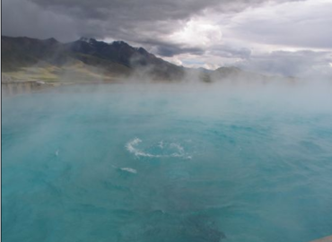 The mineral content of the hot springs is high. Soaking can treat a variety of diseases.