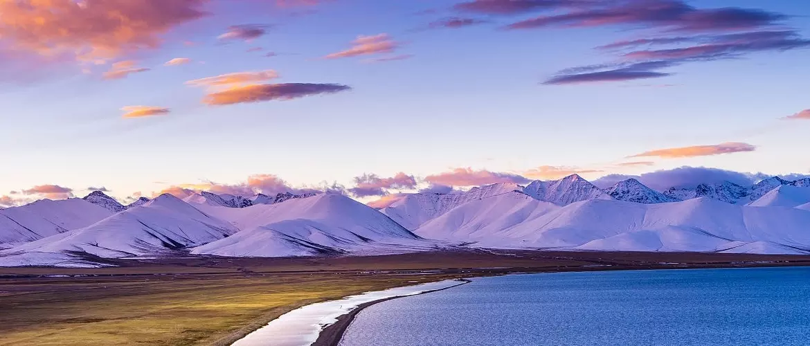 Namtso lake attract thousands of hundreds tourists each year.