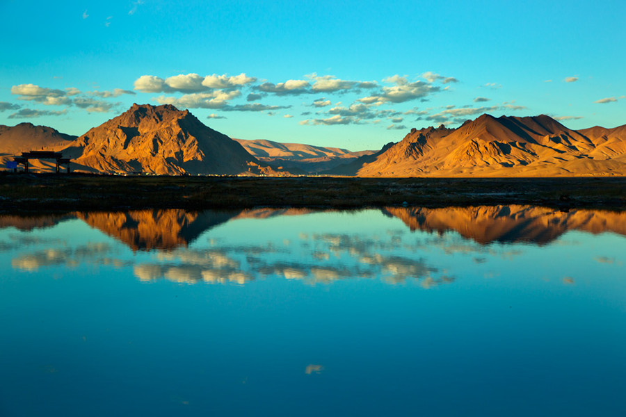 Holy Lake Manasarovar in Ngari, Tibet