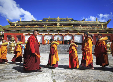 Tibet is an ideal destination for a vacation.