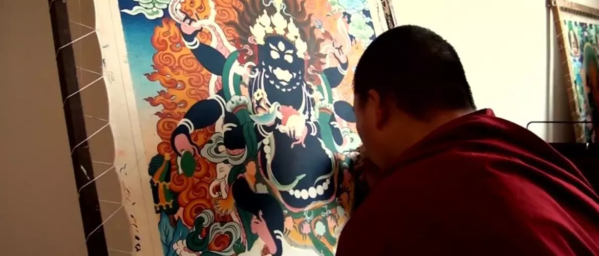 Visit Tibetan Thangka Studio to get closer contact with Tibetan culture.