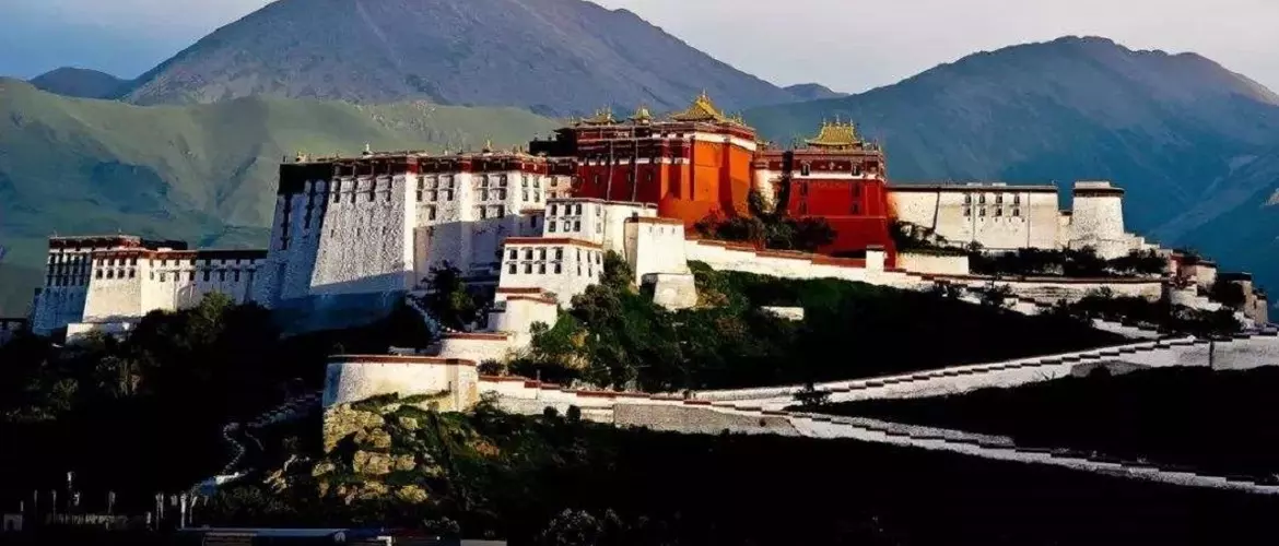 The Potala Palace is the culture landmark of Tibet.