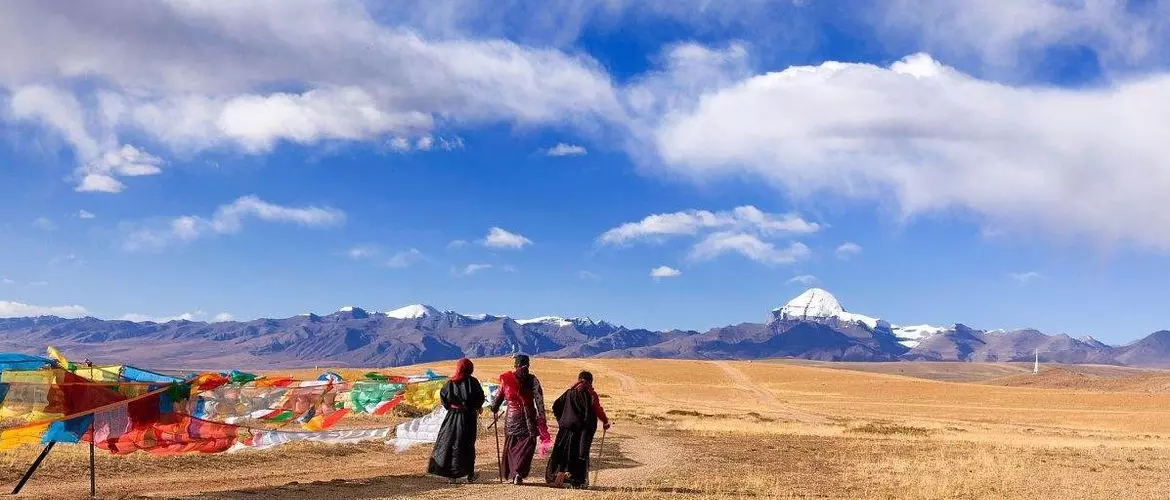 Every years, lots of pilgrims trek around Mt. Kailash.