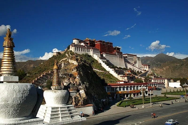 The landmark of Lhasa, the Potala Palace.