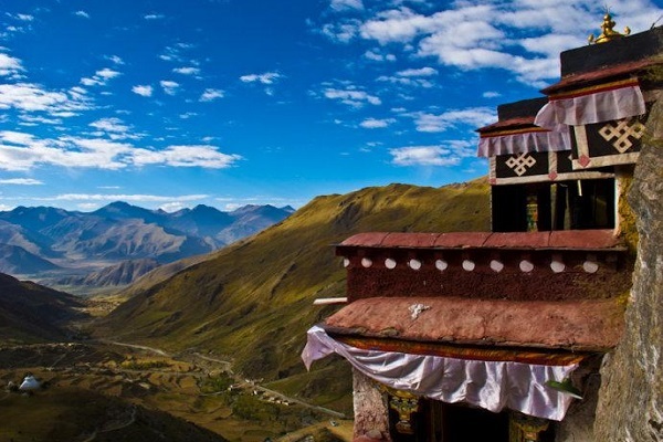 Drak Yerpa is a famous relic outside of Lhasa city.