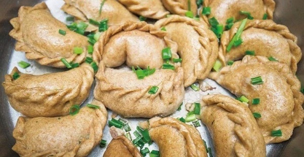 Tibetan momo is similar to the traditional Chinese dumpling, but not completely the same.