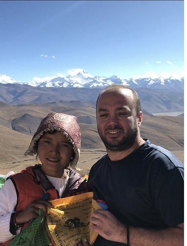 Photo with Tibetan girl 