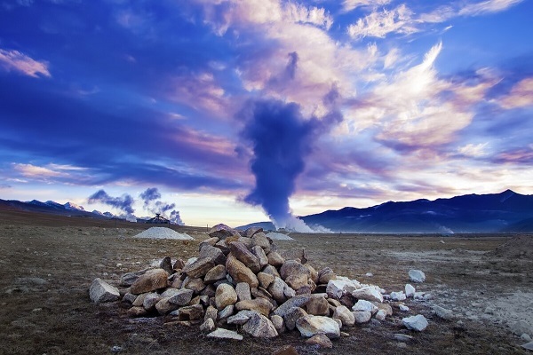 Rising steam from Yangpachen