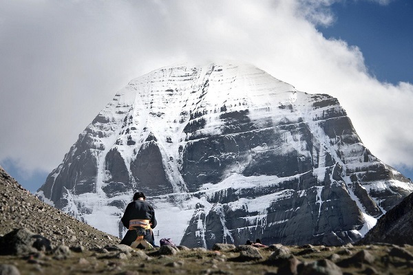 A woman is praying towards Mt.Kalaish