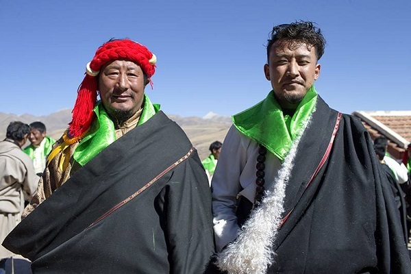 Tibetan Traditional Dress : Chupa | History fashion, Traditional dresses, Tibetan  clothing