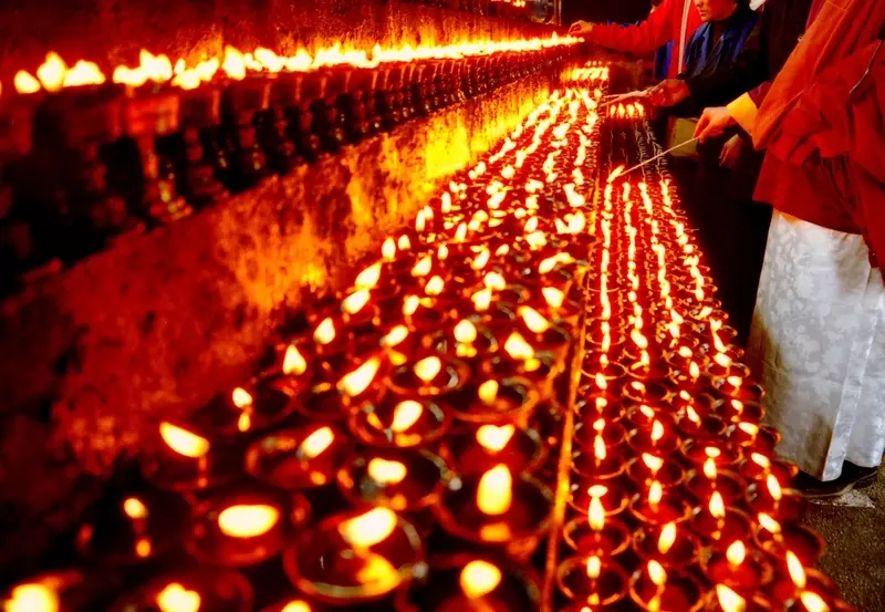 Thousands of butter lamps are lightened on the day.