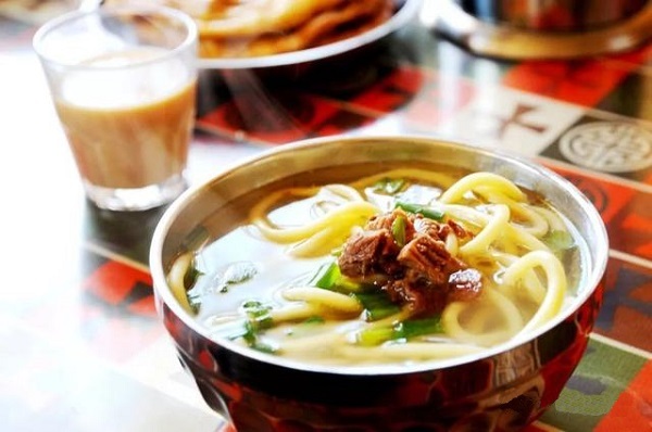 Tibetan noodles are a typical Tibetan breakfast, a traditional Tibetan snack.