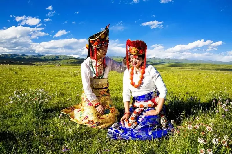 The costume characteristics of Amdo Tibetan