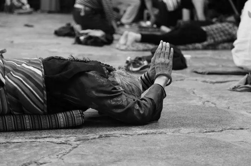kowtow