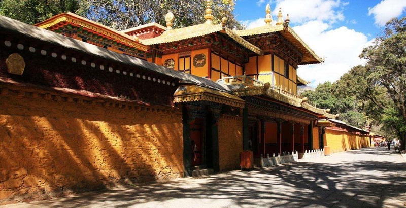 The outside walls of Norbulingka - Sumemr Palace of Dalai Lama.