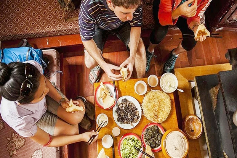 Dining in a Tibetan family