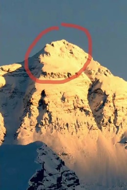 the summit of Everest
        looks like a lion
