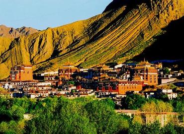 Tashilhunpo Monastery is located at the foot of Drolmari (Tara's Mountain), Shigatse.