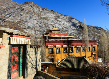 Chim-puk Hermitage is located 15 miles northeast of Samye Monastery.