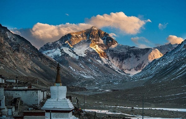 Rongbuk Monastery and Mt.Everest