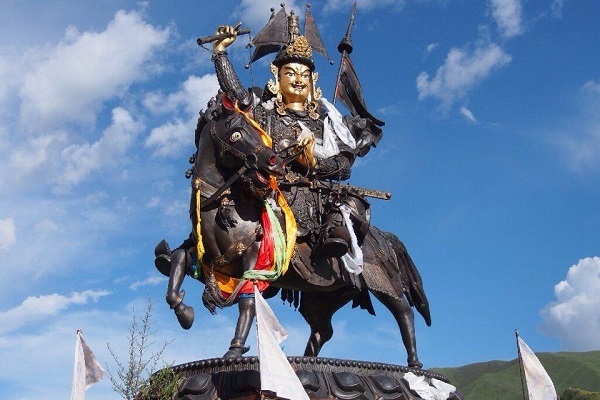 The statue of the King Gesar