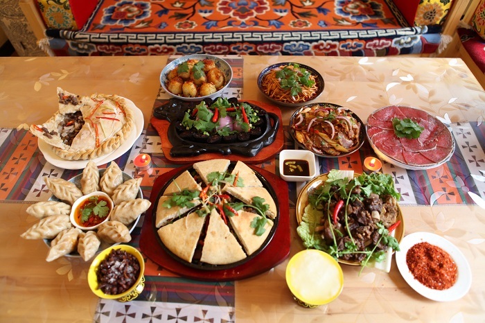 Tibetan People Eating