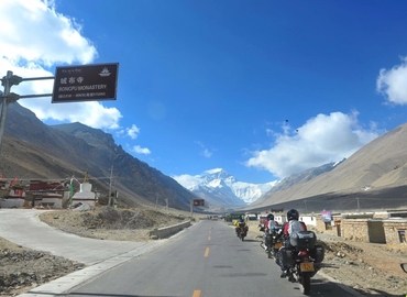 Riding to Everest Base Camp