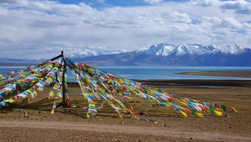 Five colors of prayer flags.