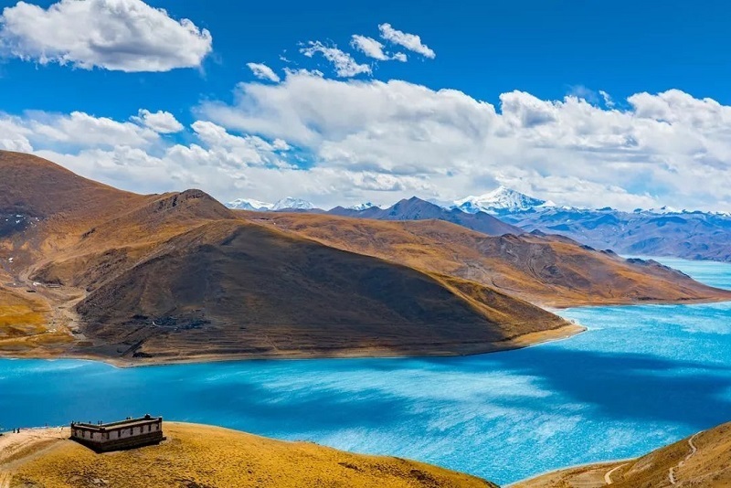 Yamdrok Lake in October