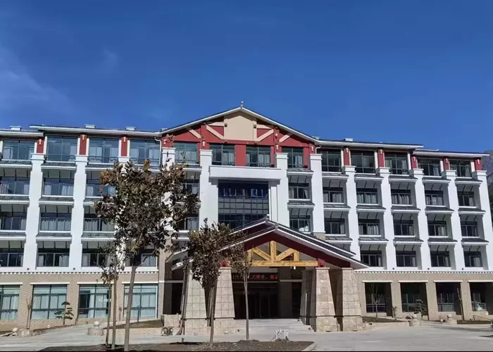 Gyirong Qomo Langzong Hotel