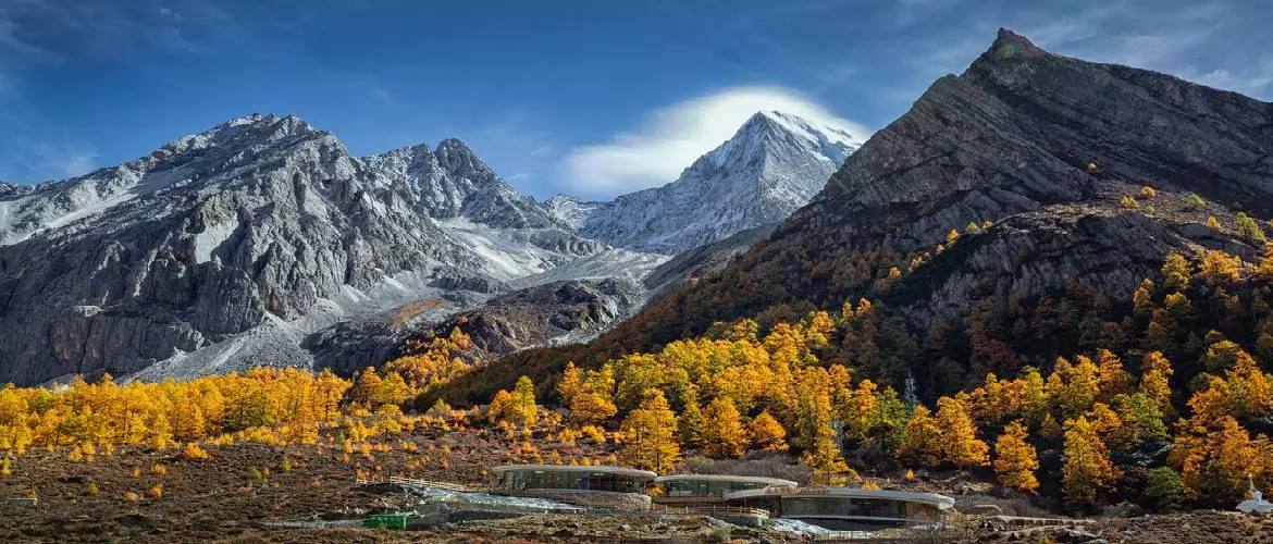  Mount Chenrezig, Mount Jambeyang and Mount Chanadorje