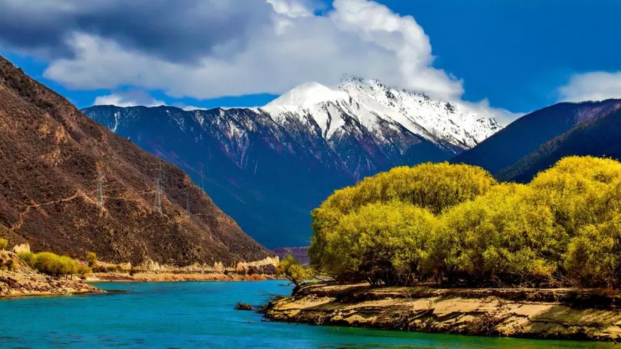 Yarlung Tsangpo in autumn