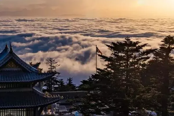 Mount Emei in autumn