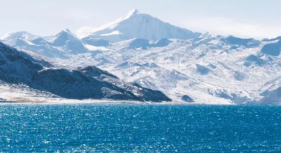 Yamdroktso Lake