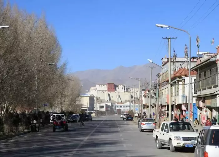 Sangzhutse Dzong in Shigatse city