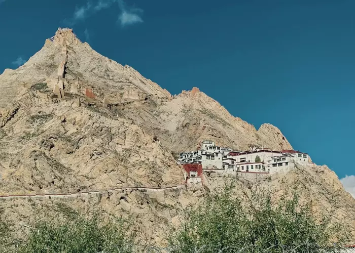 Shegar Dzong