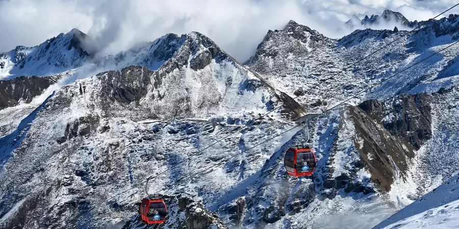 Cable car at Dagu Glacier National Park