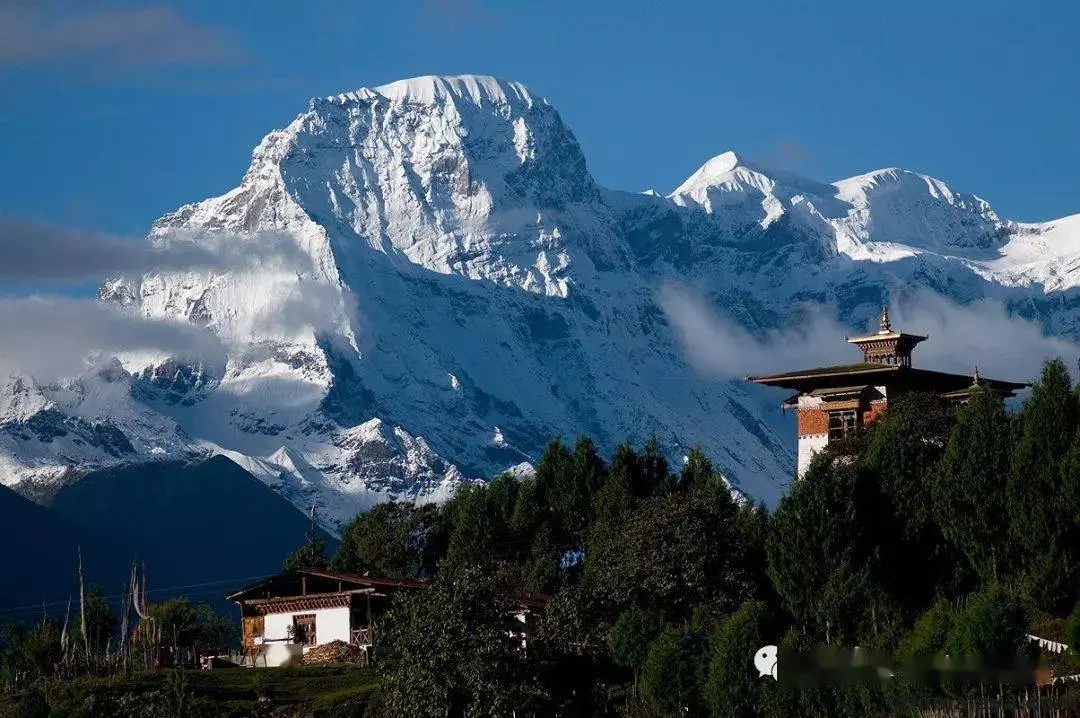 Gasa Dzong and Kang Bum mountain