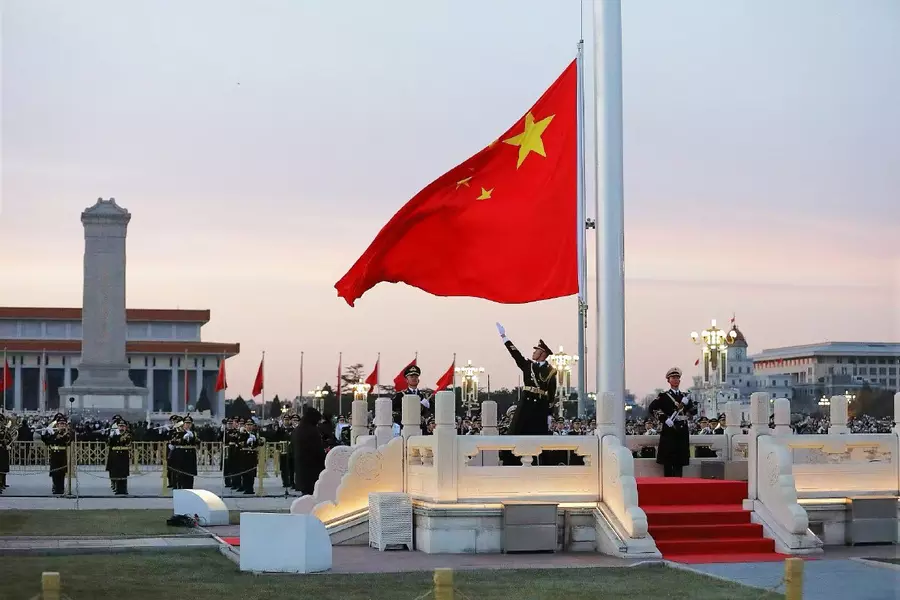 Ceremonia de izamiento de la bandera