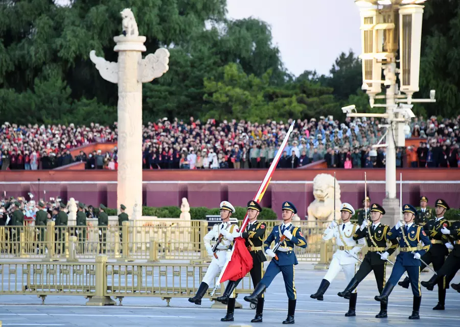 Ceremonia de izamiento de la bandera