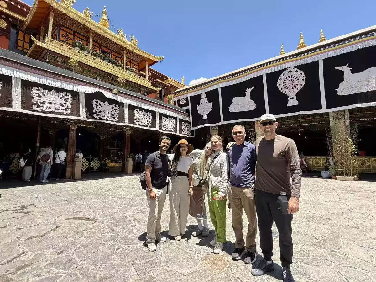 Un grupo de nuestros viajeros en el Templo Jokhang