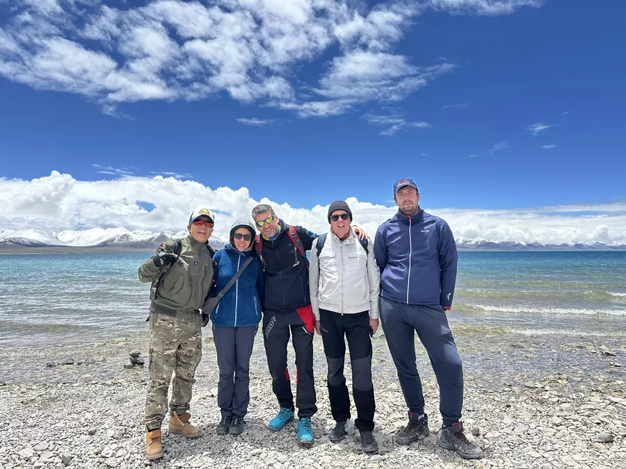 A group of tourist at Manasarovar lakeside.